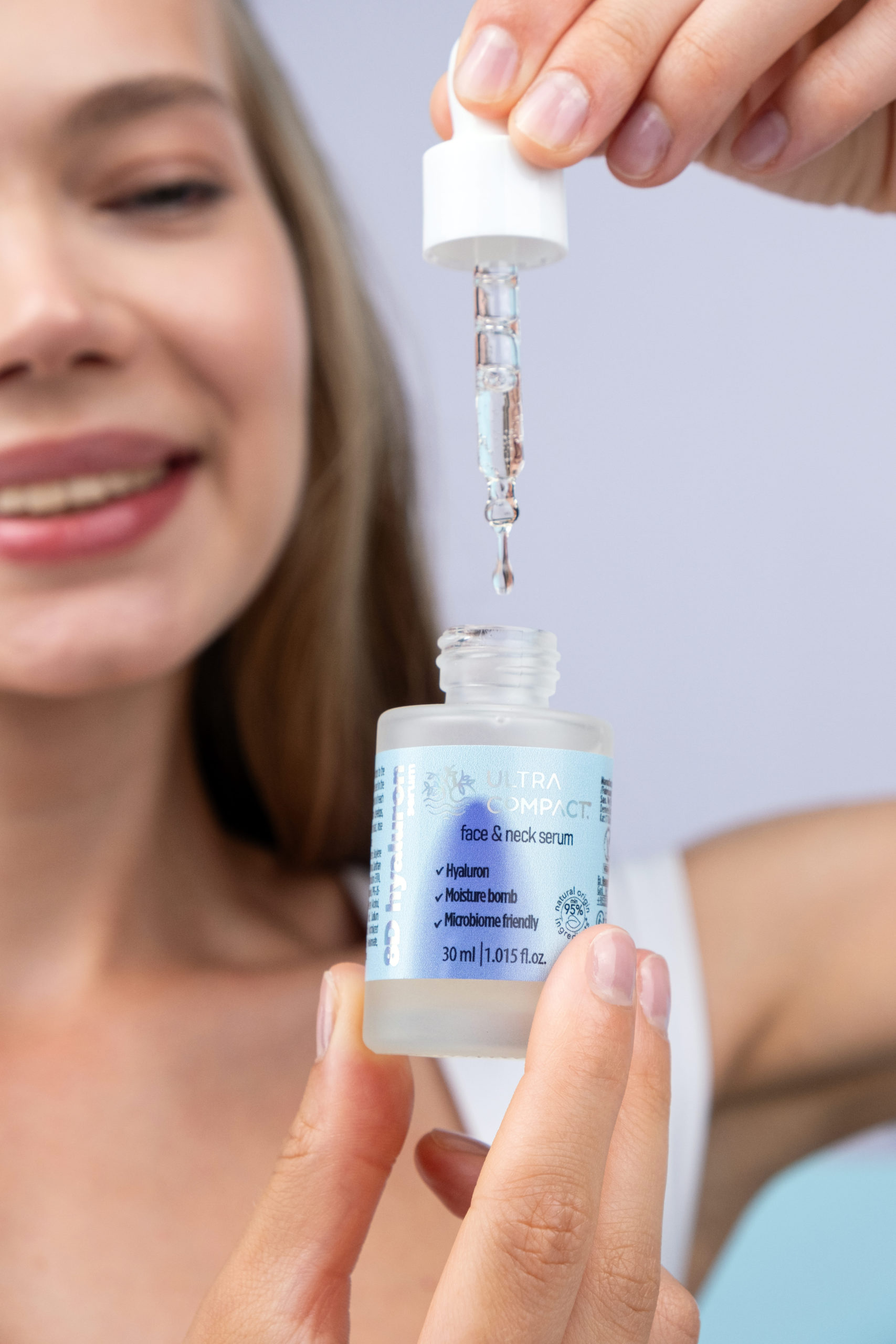 COS072 UC Face & Neck Serum 8D hyaluron 4